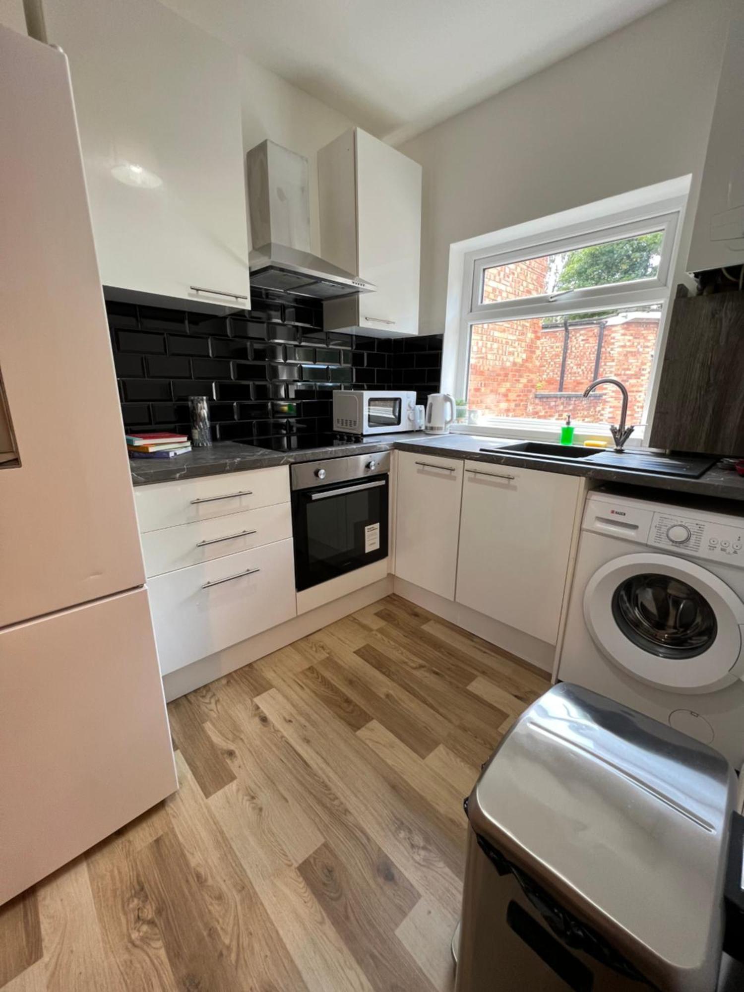 Alexandra -secured Parking -2 Bedrooms * Crewe